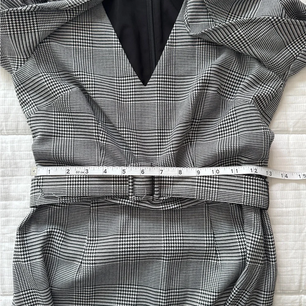 Eliza J grey short sleeve dress with belt, size size 2 - Picture 7 of 10